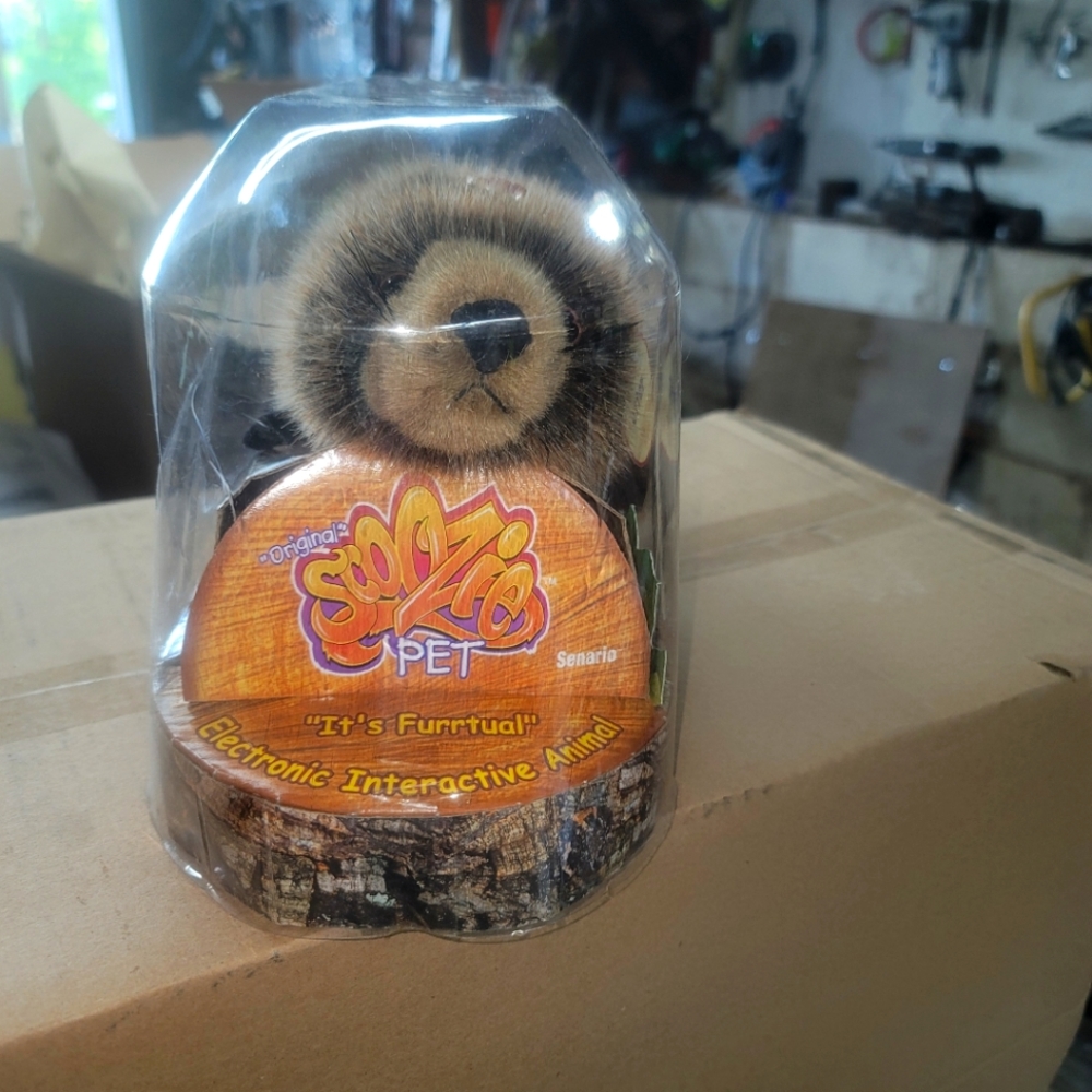 Vintage Scoozie Otter #19227 Electronic Interactive Limited Edition 2000 Senario